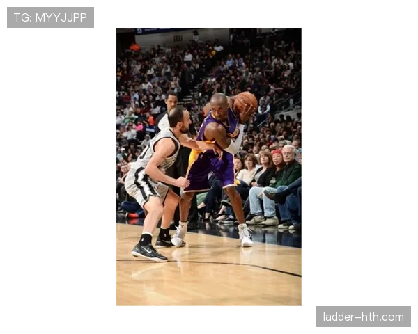 亨利经典瞬间回顾:阿森纳传奇前锋高光时刻 亨利经典瞬间回顾:阿森纳传奇前锋高光时刻